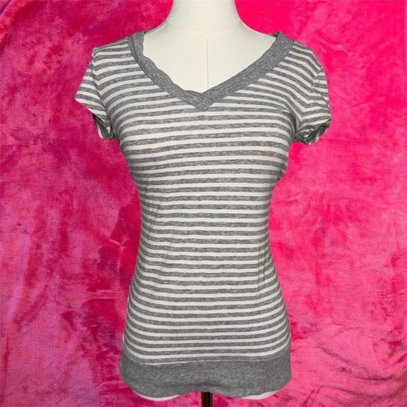 SO Striped Fitted V-Neck Top - Picture 1 of 2
